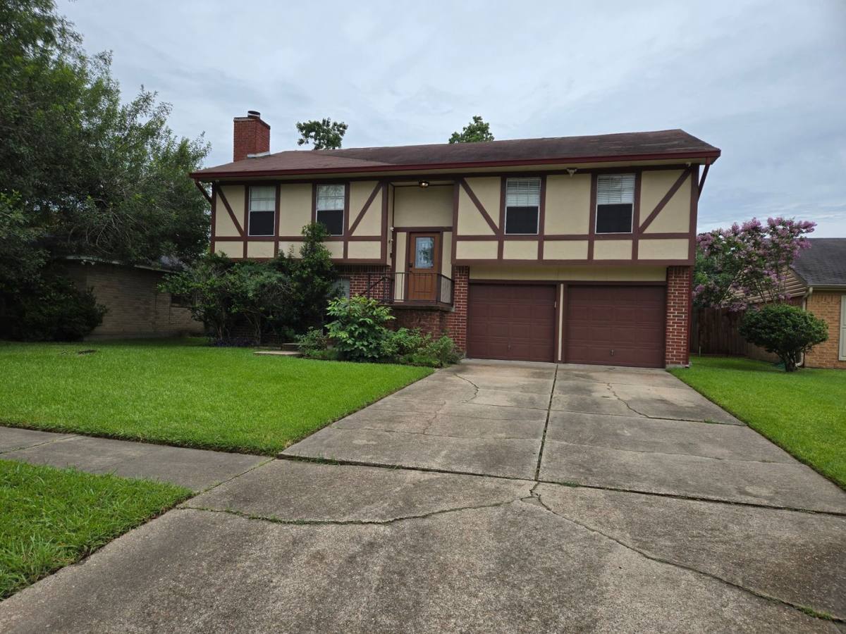 House for rent at 15927 Eastcape Dr, Webster, TX 77598