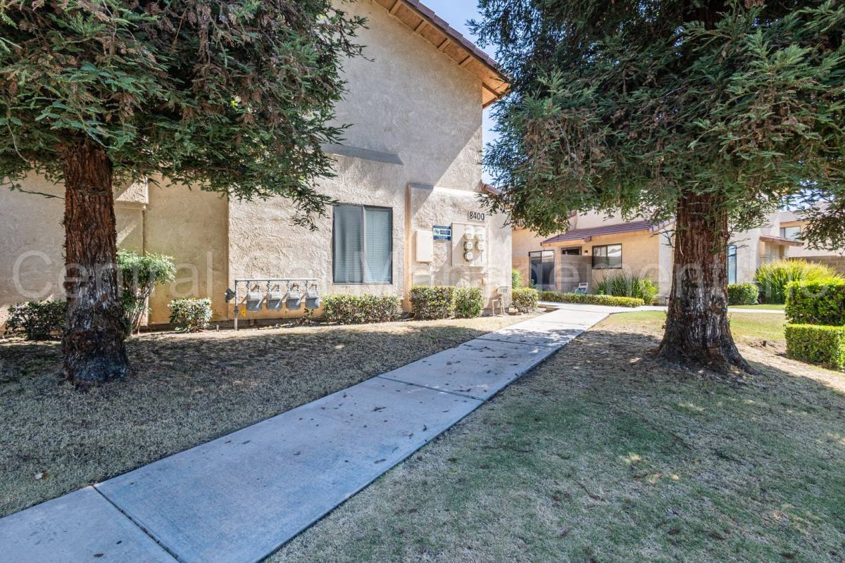 Apartment for rent at 8400 Laborough Dr, Bakersfield, CA 93311