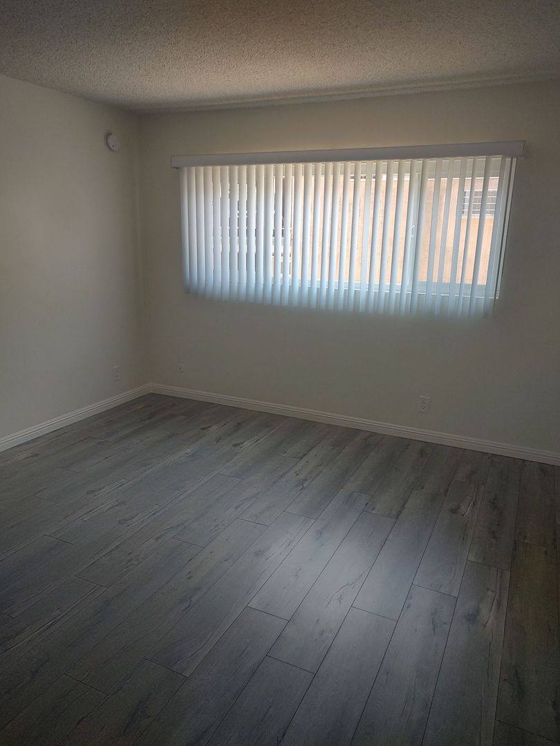 Apartment for rent at 1427 N Poinsettia Place, Los Angeles, CA 90046