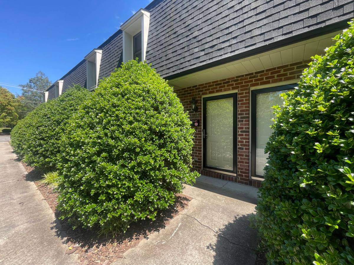 Townhouse for rent at 345 8th Ave Dr NW, Hickory, NC 28601