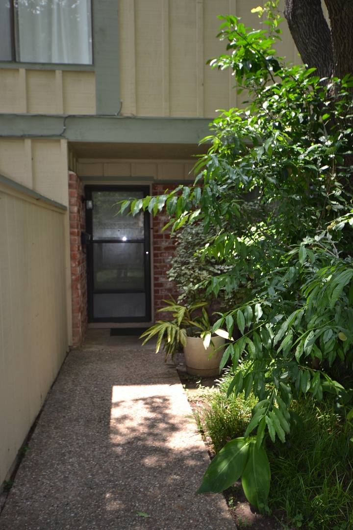 Townhouse for rent at 900 W Village Lane, Austin, TX 78758