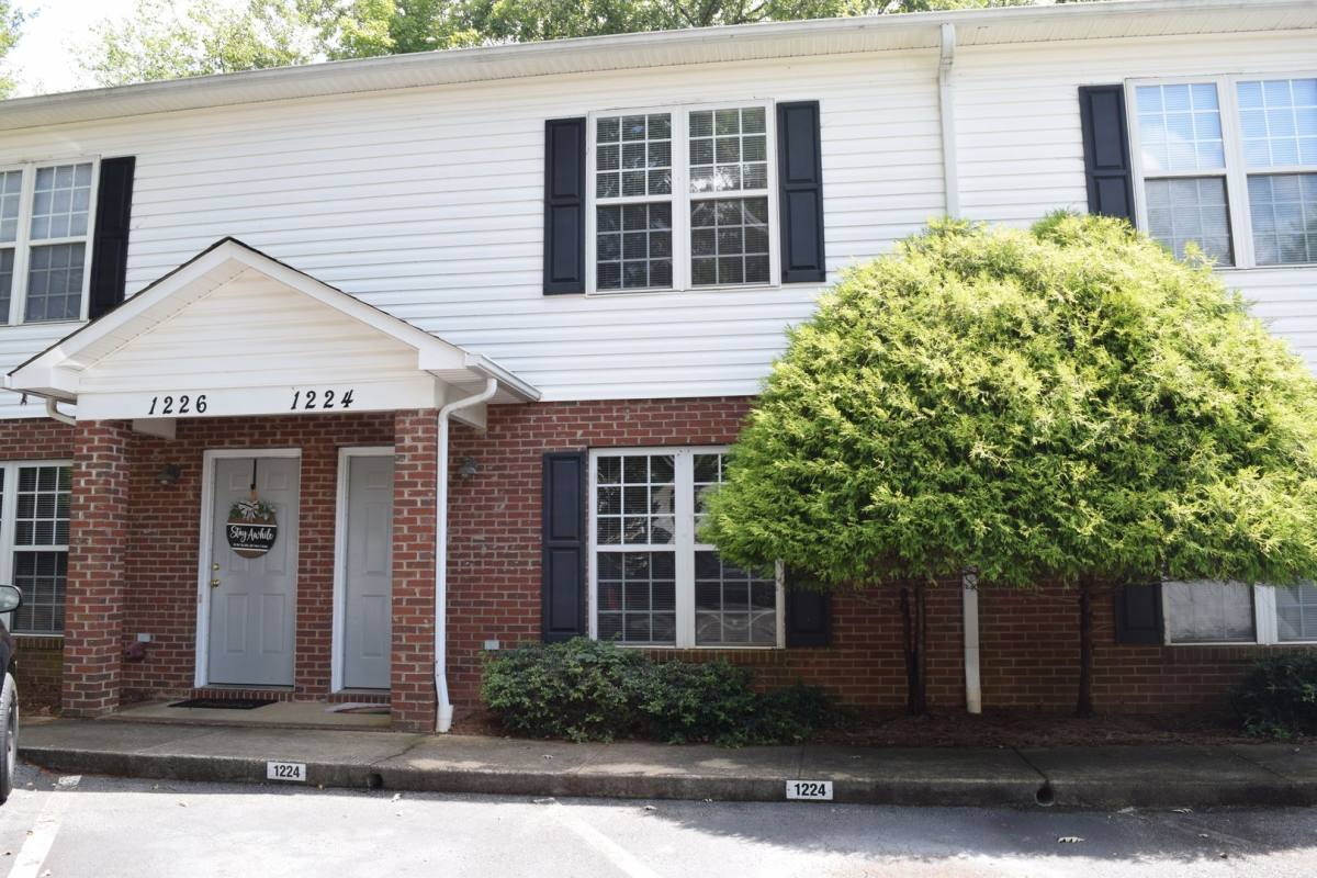 Townhouse for rent at 1224 14th St NE, Hickory, NC 28601