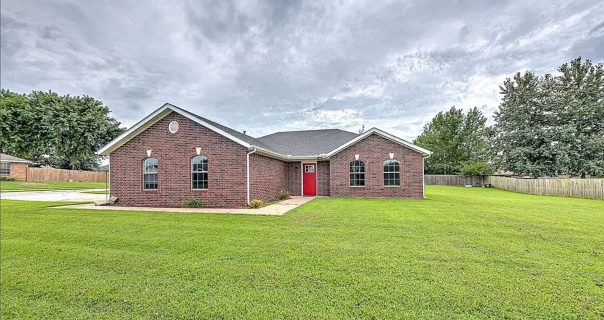 House for rent at 400 Sun Meadows Dr, Centerton, AR 72719