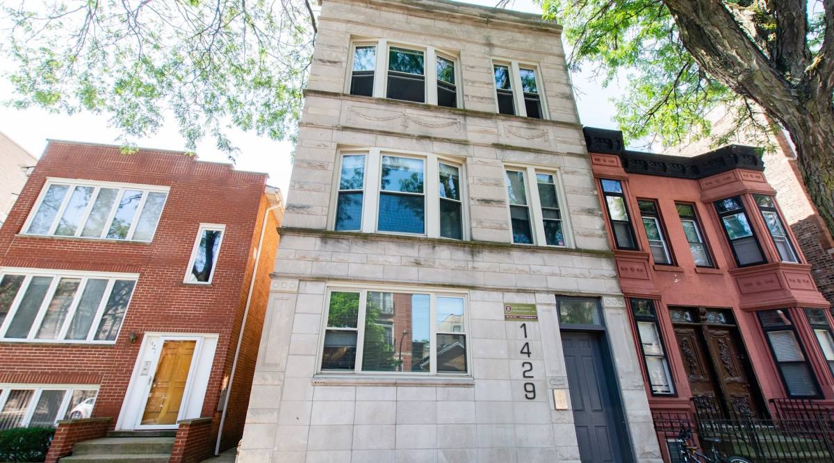 Apartment for rent at 1429 W Lexington, Chicago, IL 60607