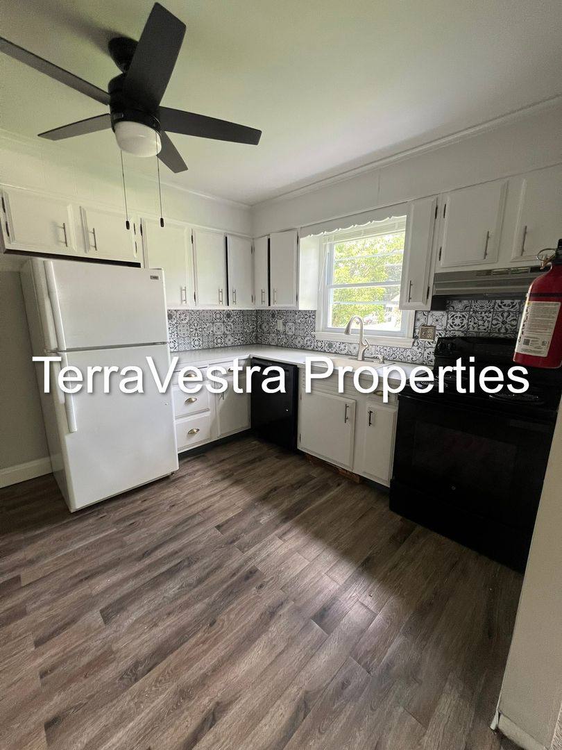 Apartment for rent at 108 N 8th St, Millville, NJ 08332