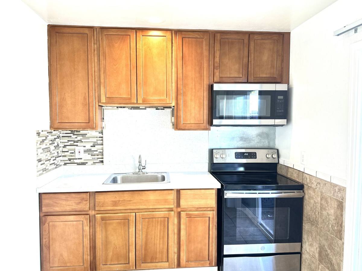 Apartment for rent at 5720 Harmon Ave #A, Oakland, CA 94621