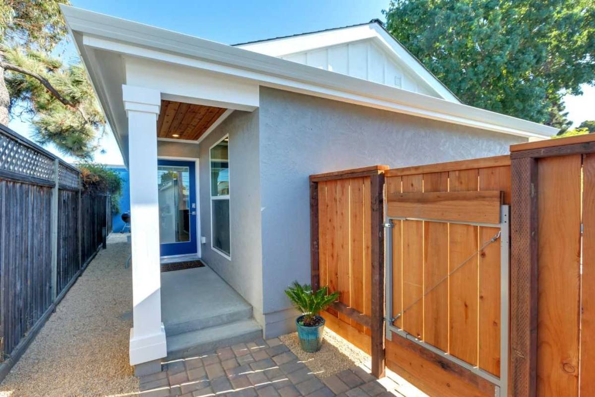 House for rent at 930 Magnolia Dr, Alameda, CA 94502