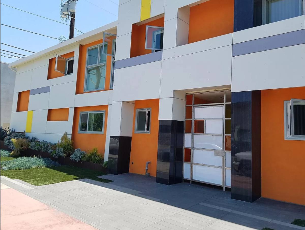 Apartment for rent at 210 E 29th St, Long Beach, CA 90806