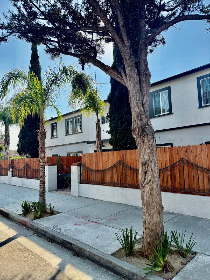 Apartment for rent at 2024 3rd St, Santa Monica, CA 90405