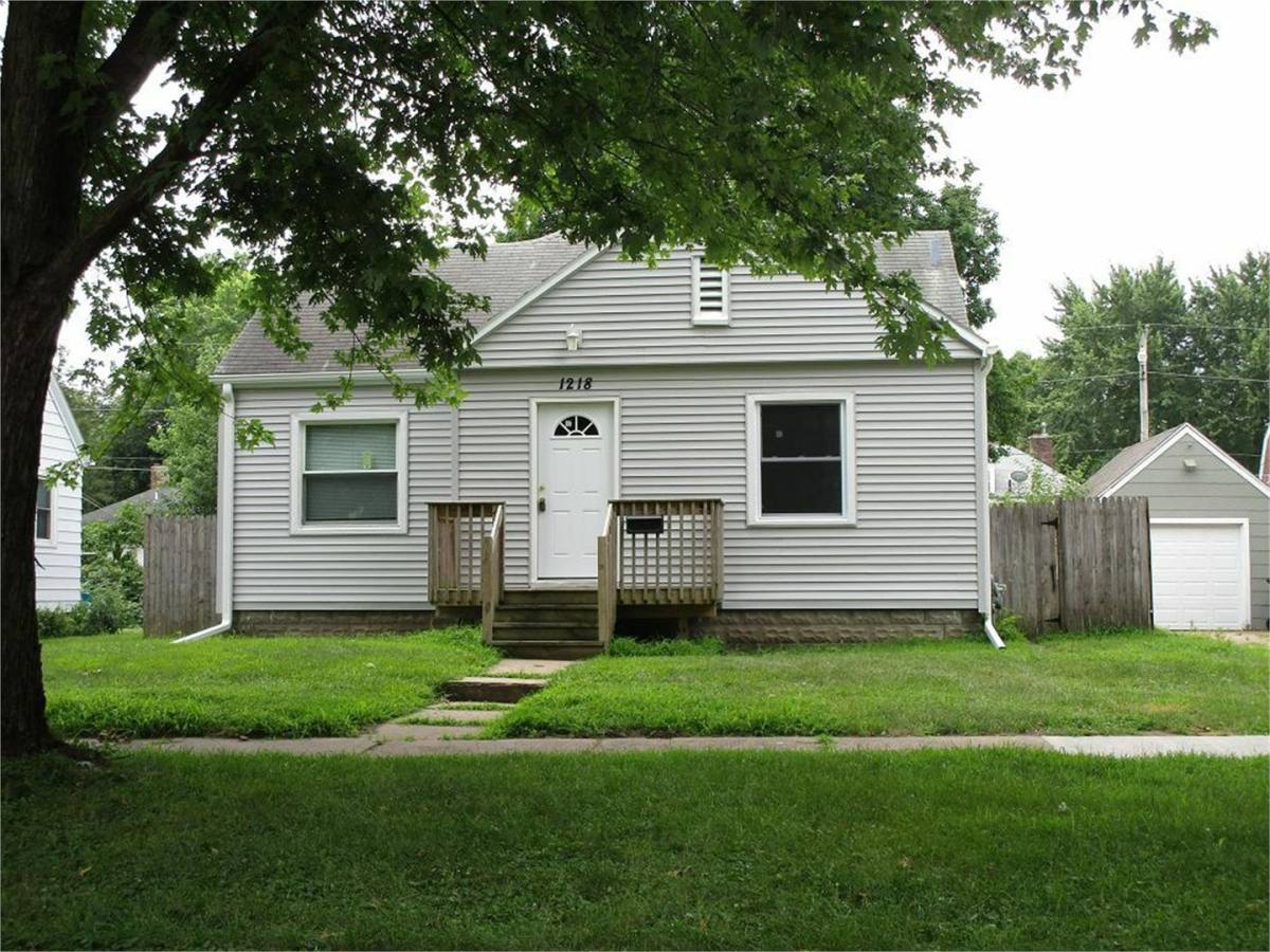 House for rent at 1218 Vine St, Waterloo, IA 50703