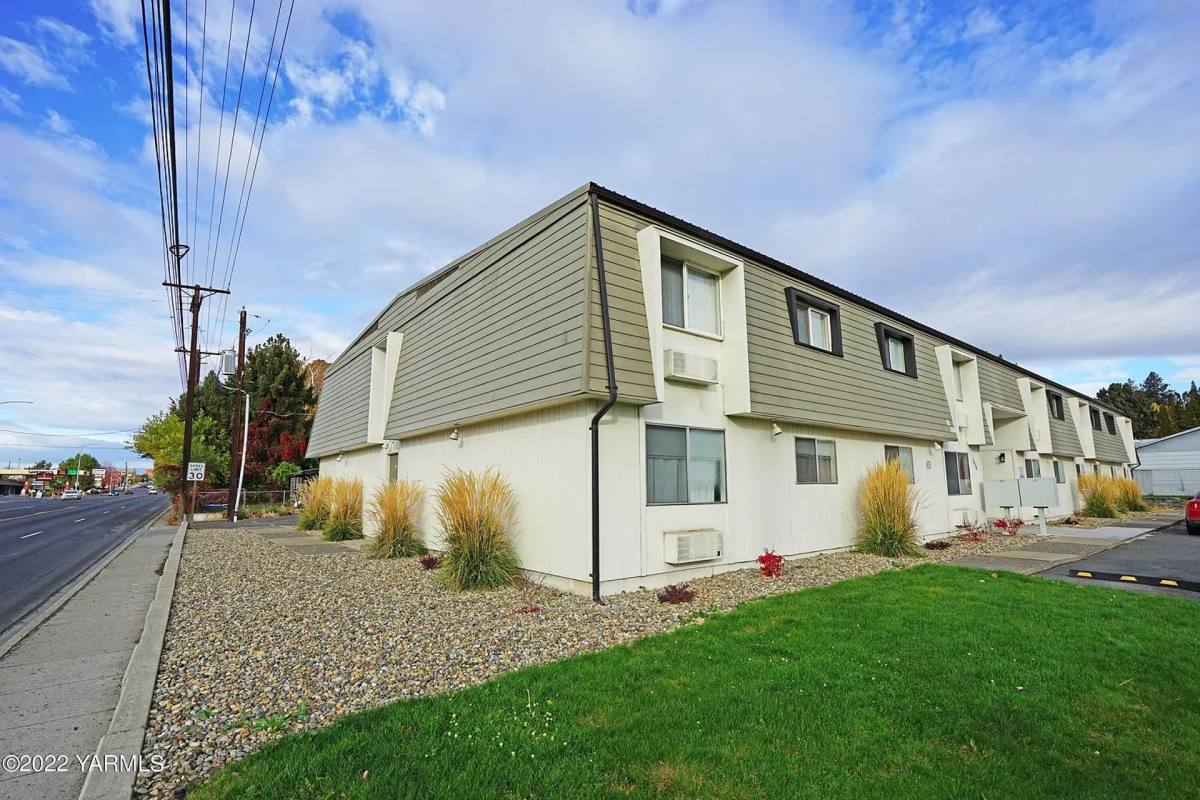 Apartment for rent at 1020 S 20th Ave, Yakima, WA 98902