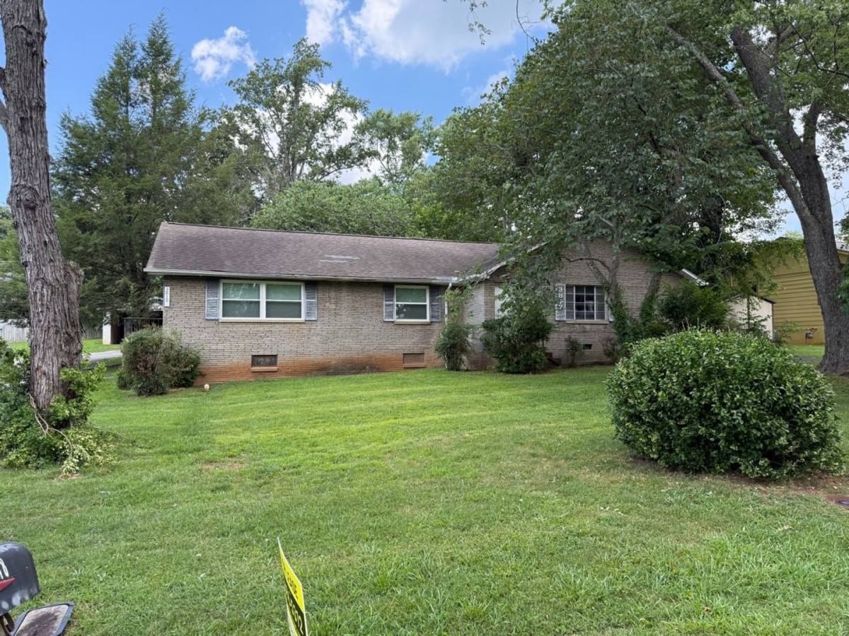 Apartment for rent at 3815 Woodlake Dr, Knoxville, TN 37918