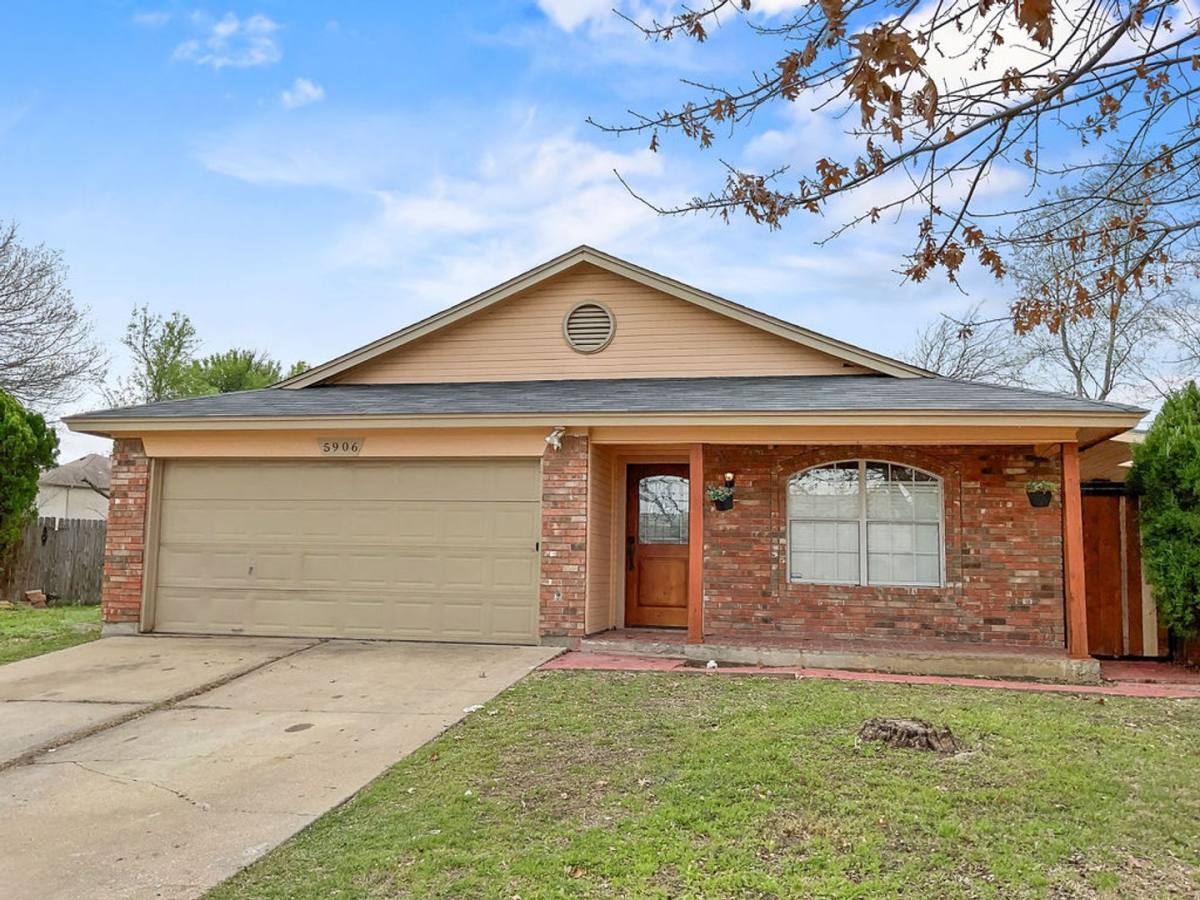 House for rent at 5906 Lakey Dr, Arlington, TX 76018