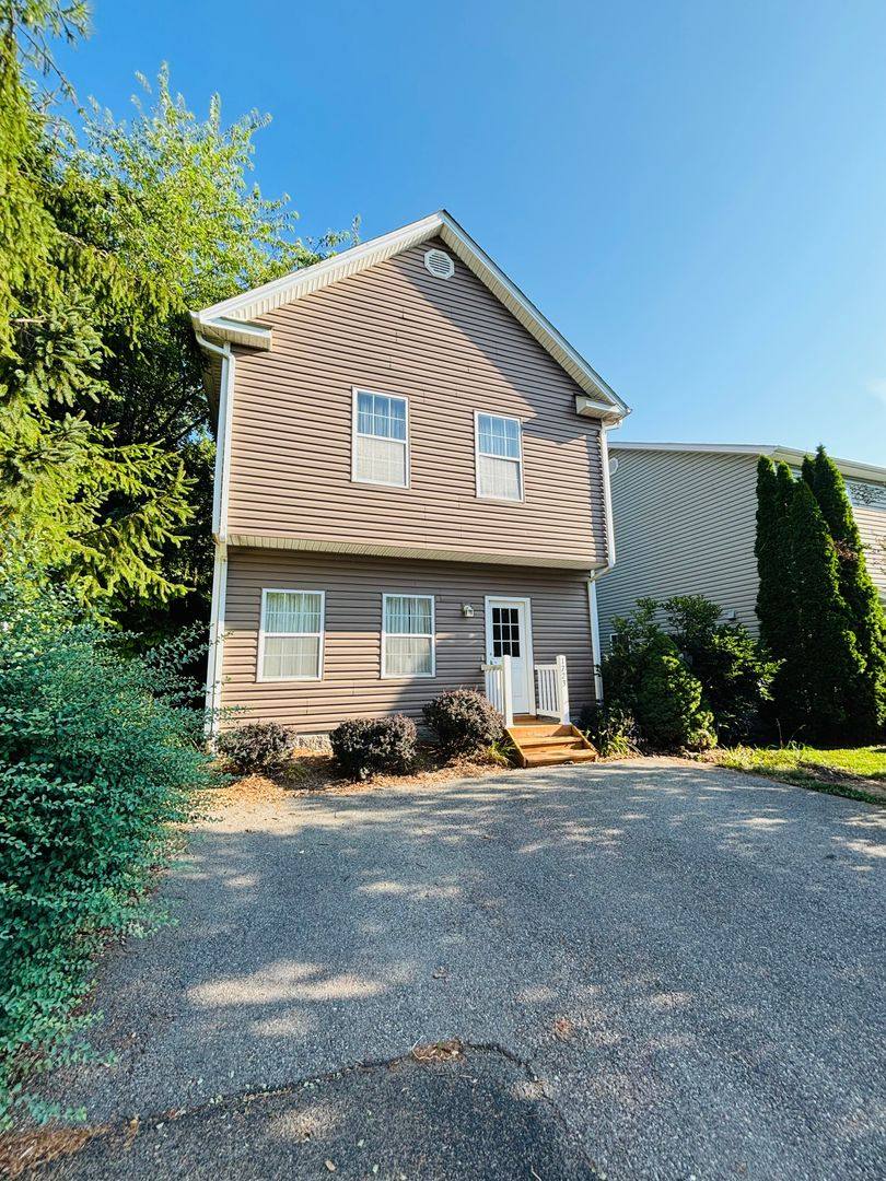 Townhouse for rent at 1723 Aden Lane, Blacksburg, VA 24060