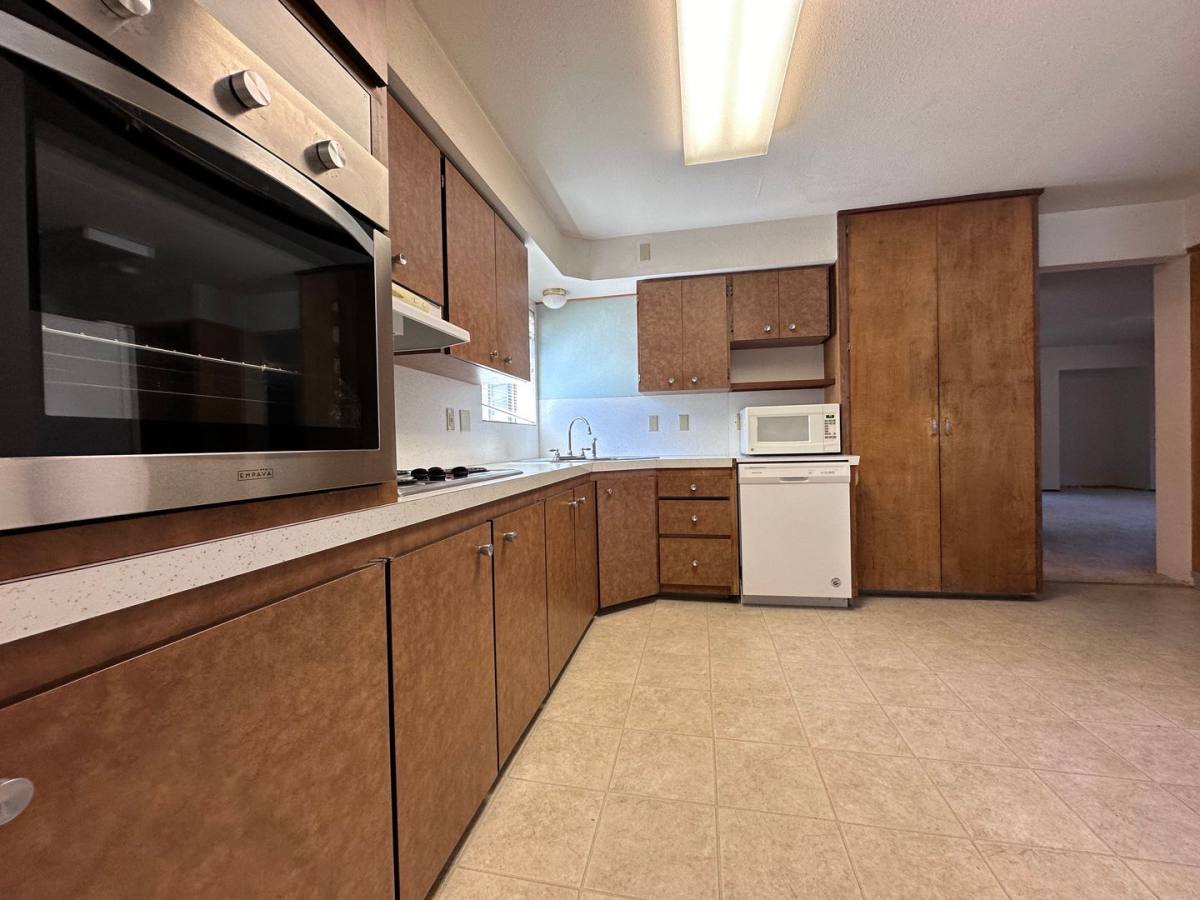 Apartment for rent at 10015 SW Boones Ferry Rd, Portland, OR 97219