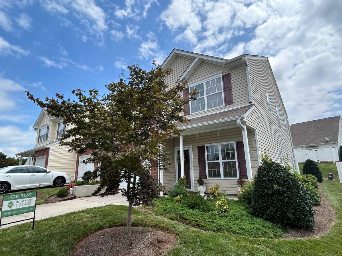 Townhouse for rent at 710 Central Park Ave, Greensboro, NC 27407
