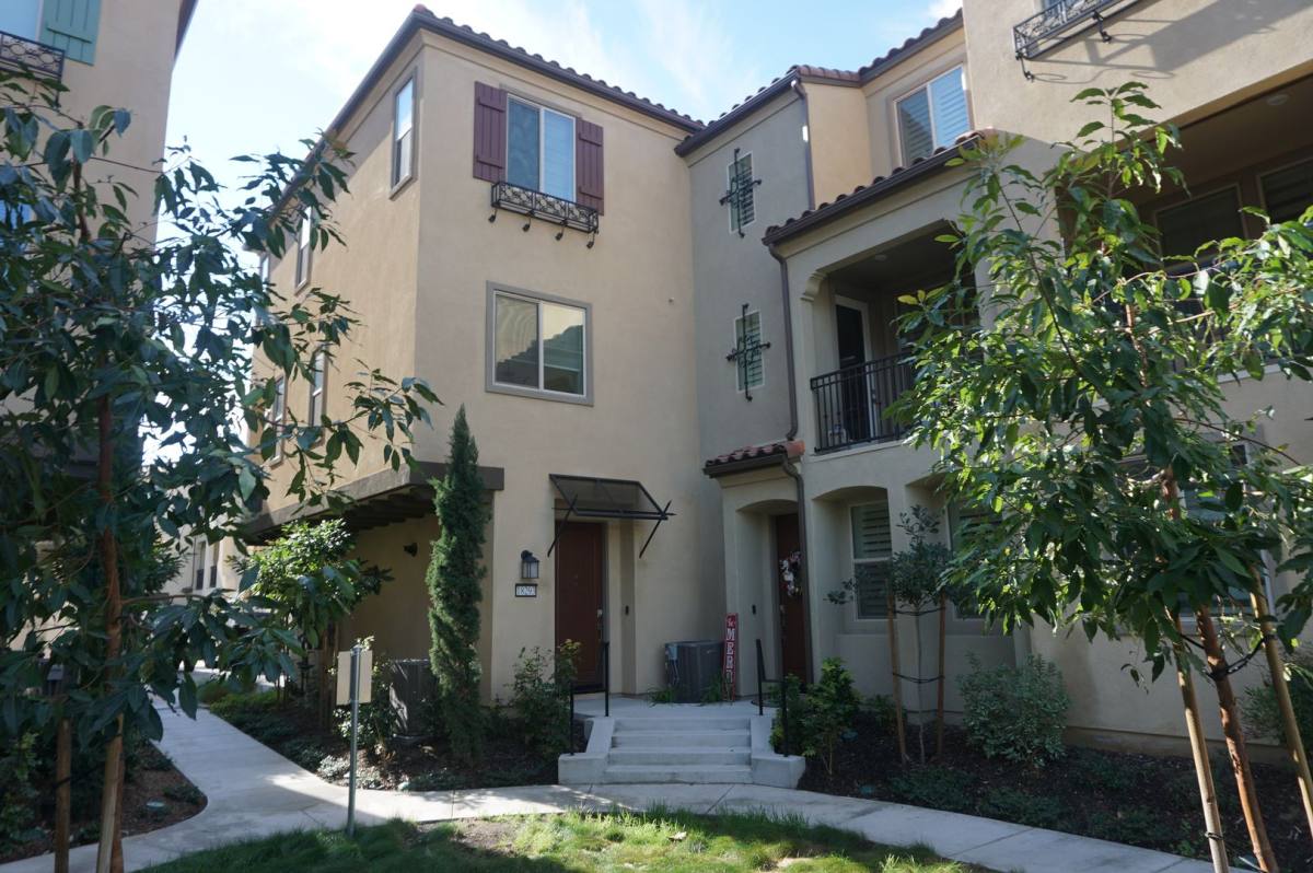 Townhouse for rent at 18293 Iris Lane, Yorba Linda, CA 92886