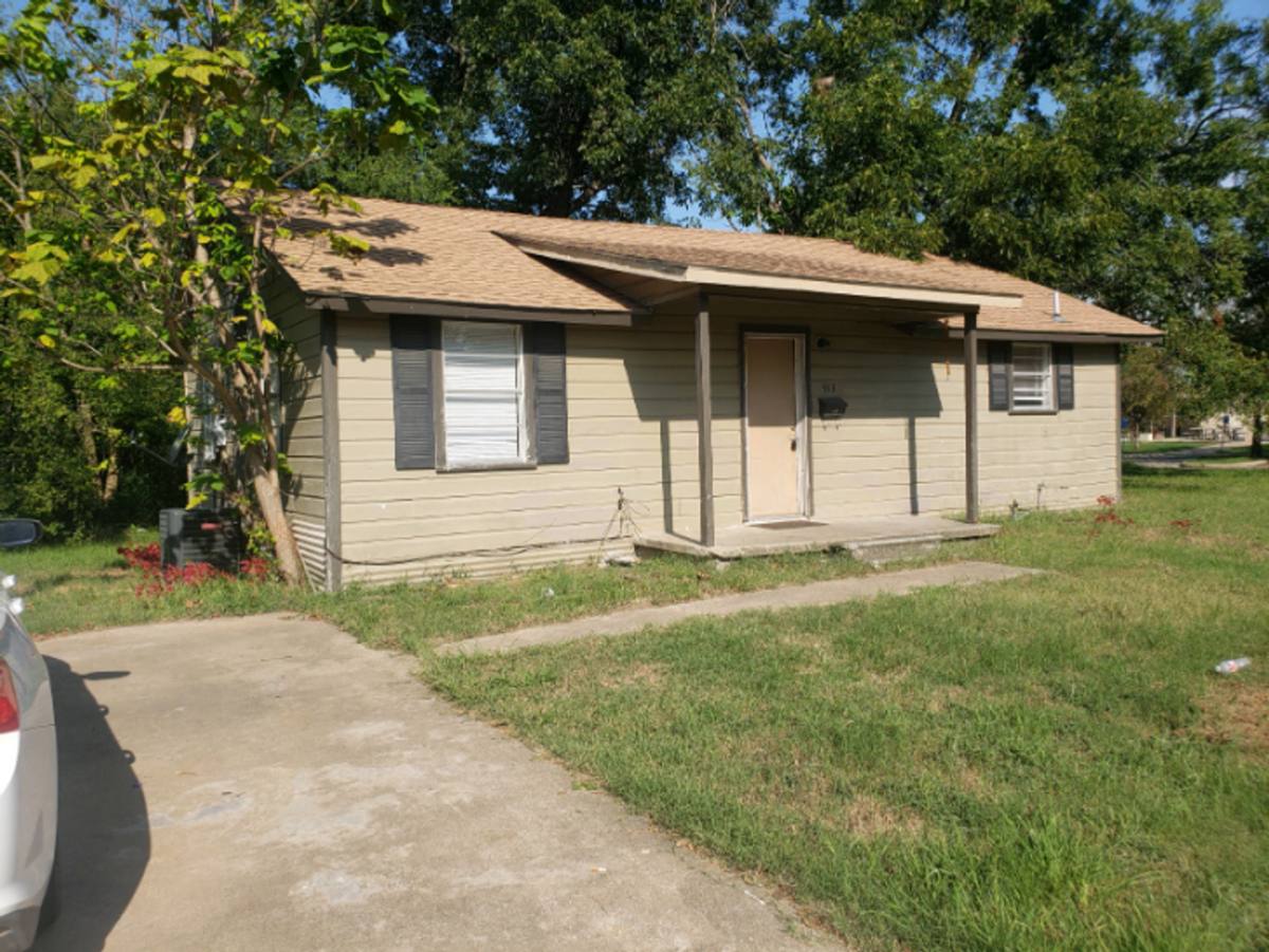 House for rent at 813 Carter St, Sulphur Springs, TX 75482