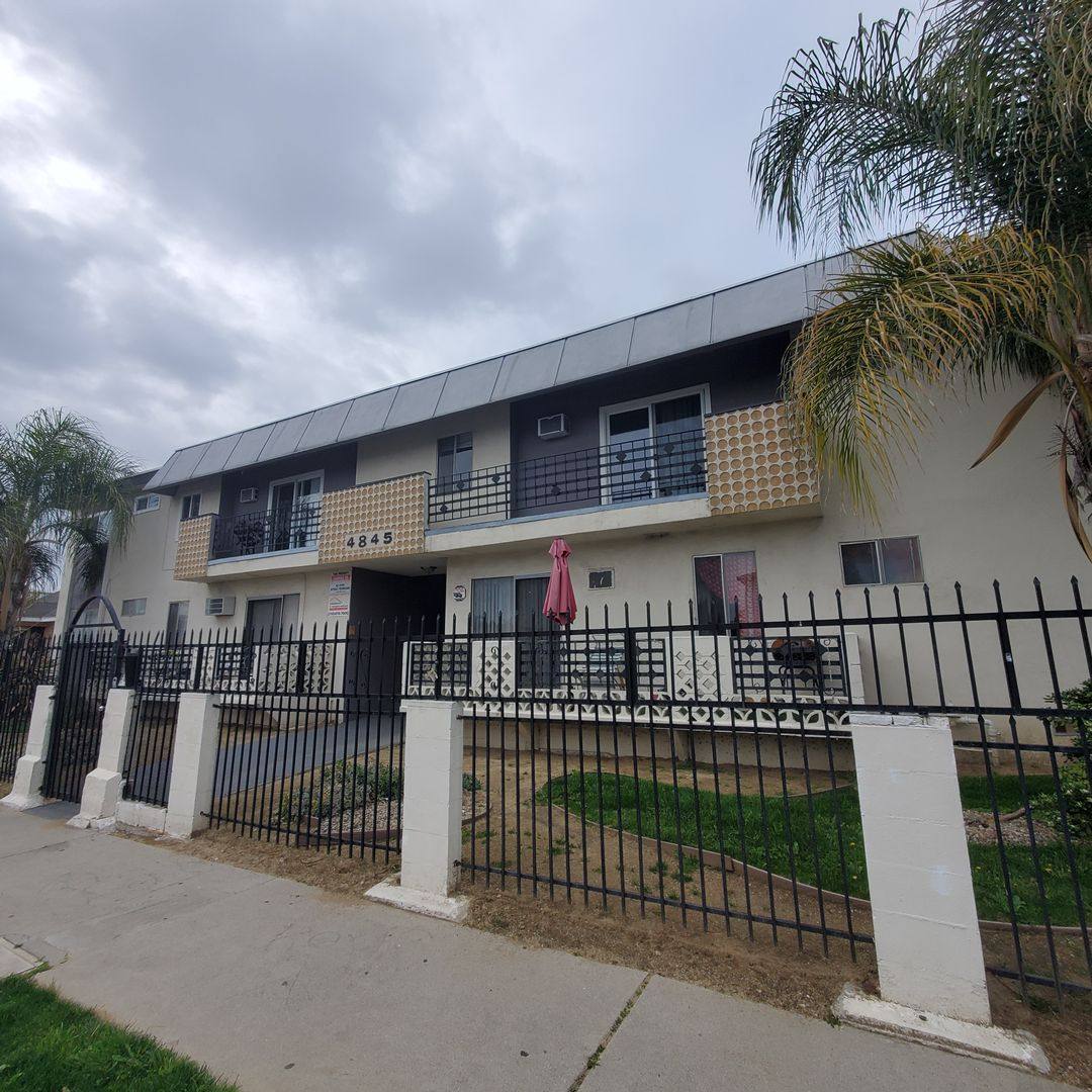 Apartment for rent at 4845 Saturn St, Los Angeles, CA 90019