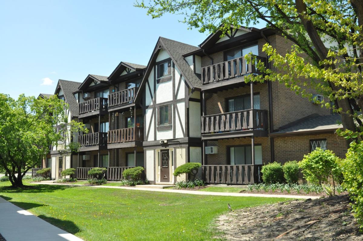 Apartment for rent at 1110 Chalet, Darien, IL 60561