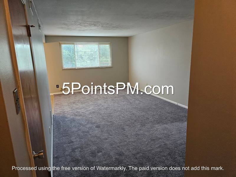 Apartment for rent at 18051 Lakeshore Blvd, Cleveland, OH 44119