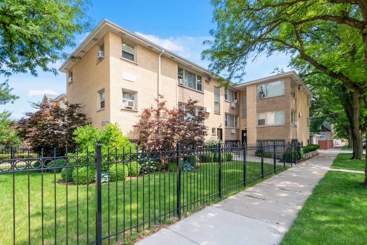 Apartment for rent at 3757-59 W 59th St, Chicago, IL 60629