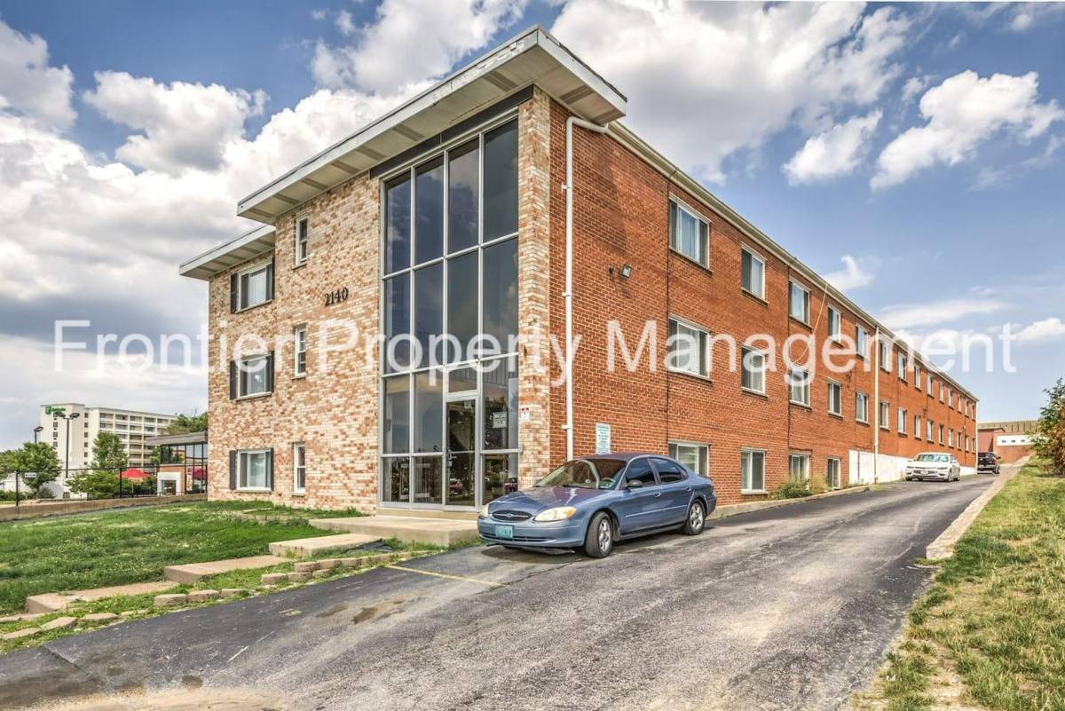 Apartment for rent at 2140 Hampton Ave, Saint Louis, MO 63139