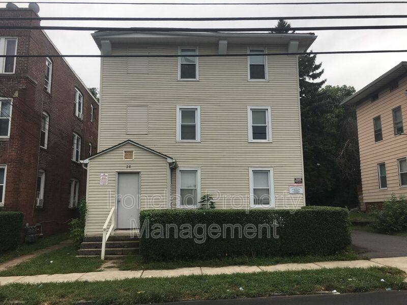 Apartment for rent at 28 Oak St #1, New Britain, CT 06051