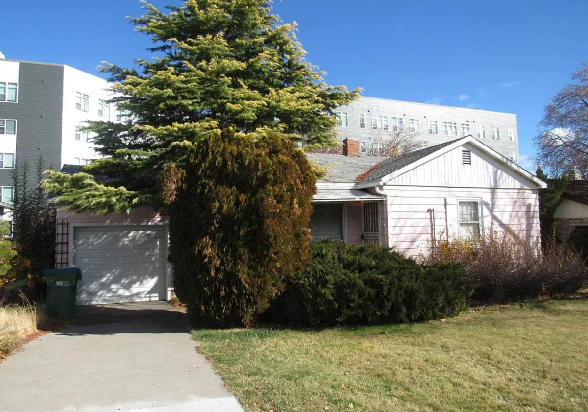 House for rent at 1540 Hillside Dr, Reno, NV 89503