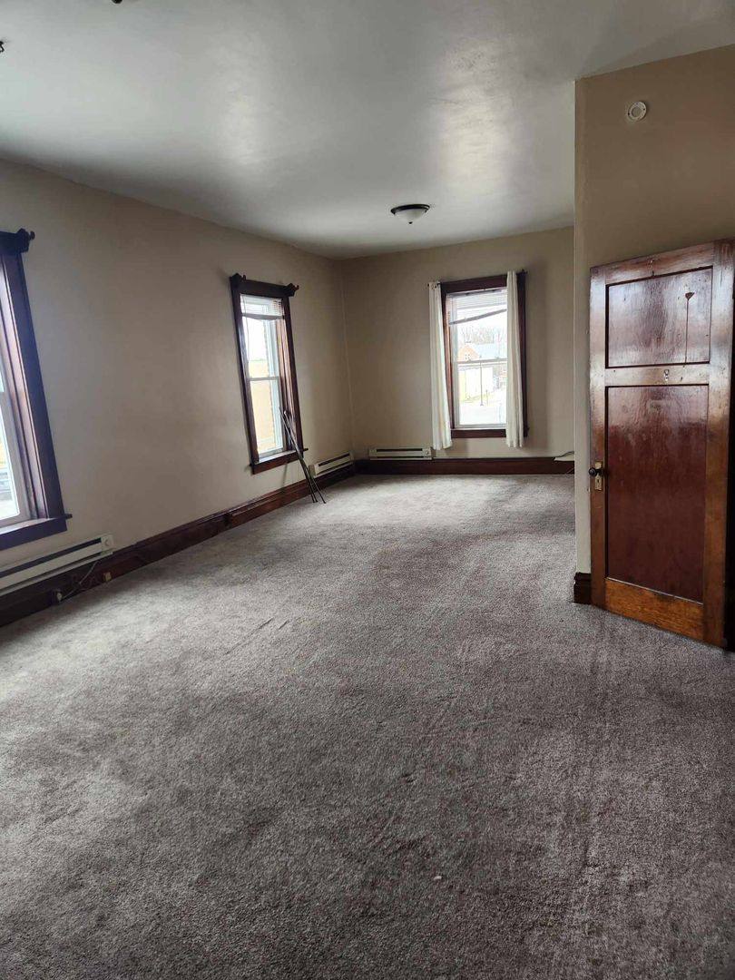Apartment for rent at 129 N Jefferson St, Mount Pleasant, IA 52641