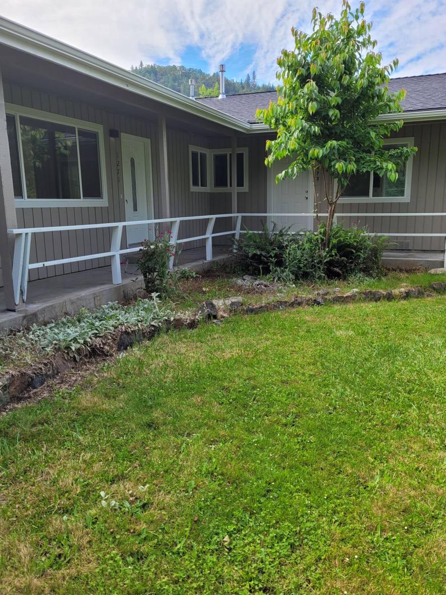 Apartment for rent at 1271 1273 Ridge Ave, Roseburg, OR 97470