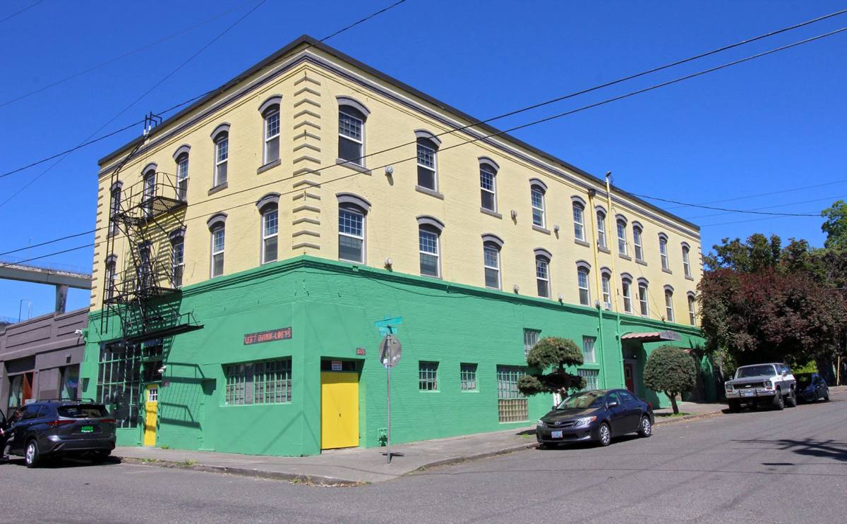Apartment for rent at 843 N Knott St, Portland, OR 97227