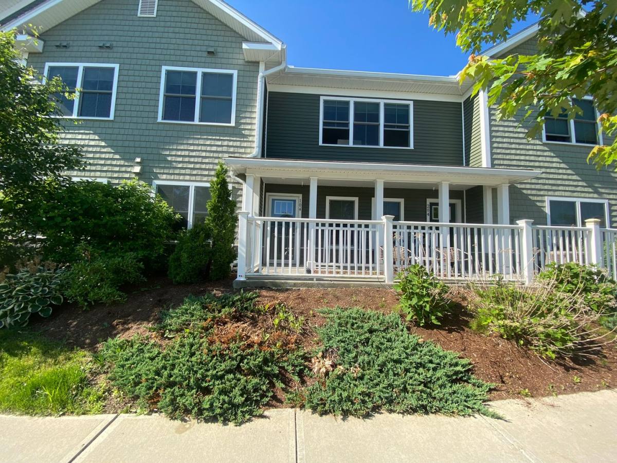 Apartment for rent at 144 S Jefferson Rd, South Burlington, VT 05403