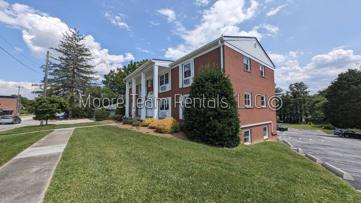 Apartment for rent at 408 Sixth Ave W, Hendersonville, NC 28739