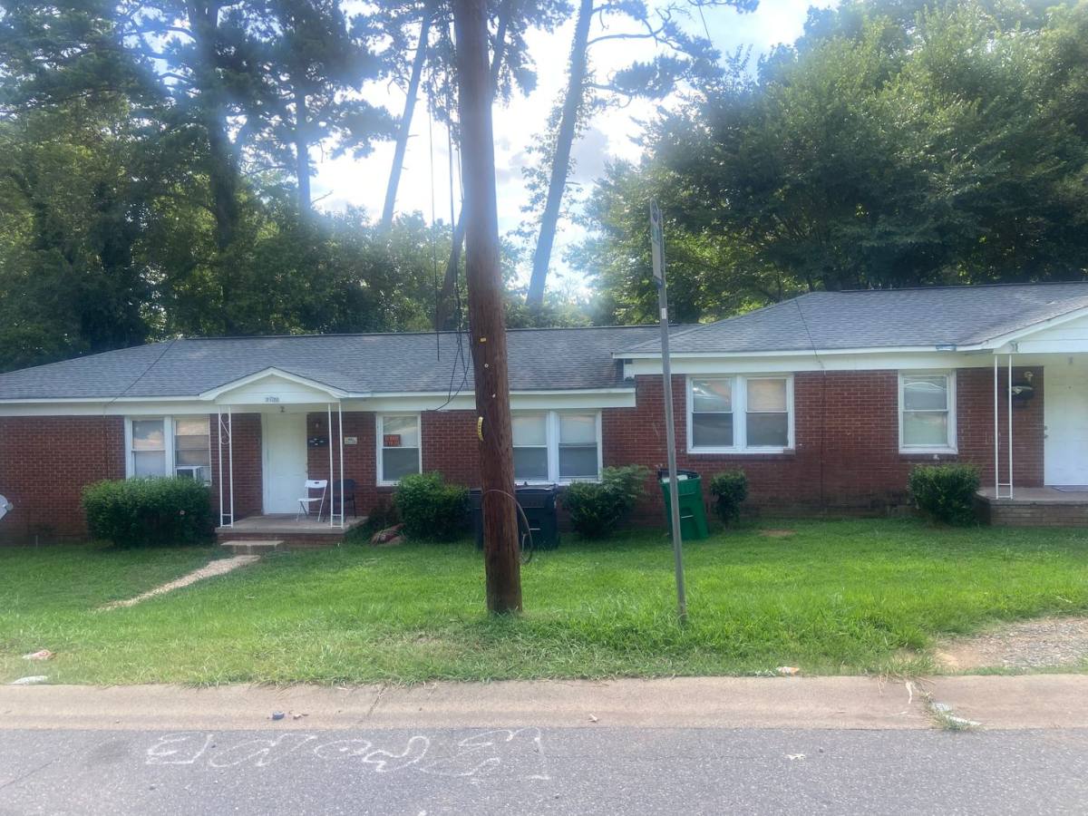 House for rent at 2120 Kennesaw Dr, Charlotte, NC 28216