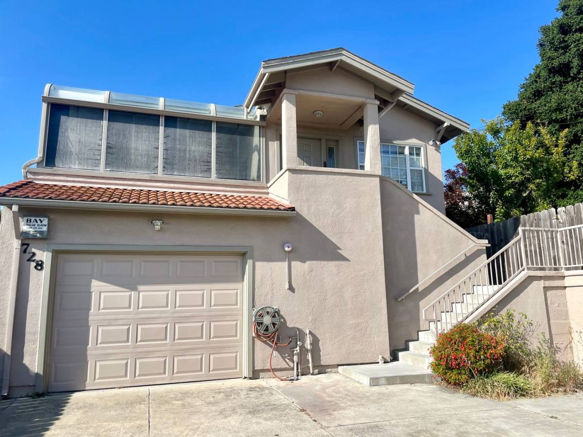 Townhouse for rent at 728 Brooklyn Ave, Oakland, CA 94606
