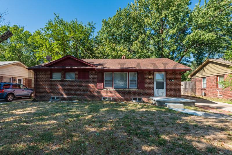 House for rent at 921 S Royal Rd, Wichita, KS 67207