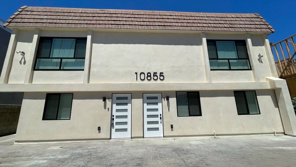 Apartment for rent at 10855 Morrison St, North Hollywood, CA 91601