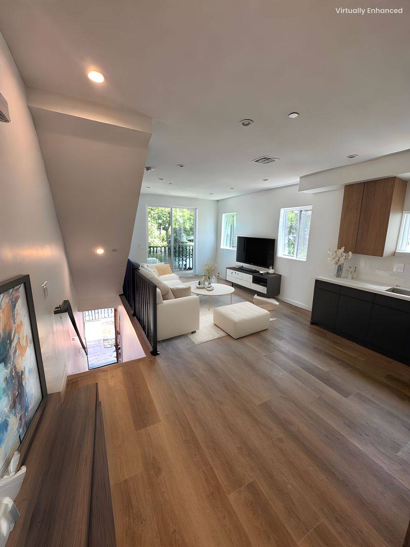 Apartment for rent at 5506 Barton Ave, Los Angeles, CA 90038