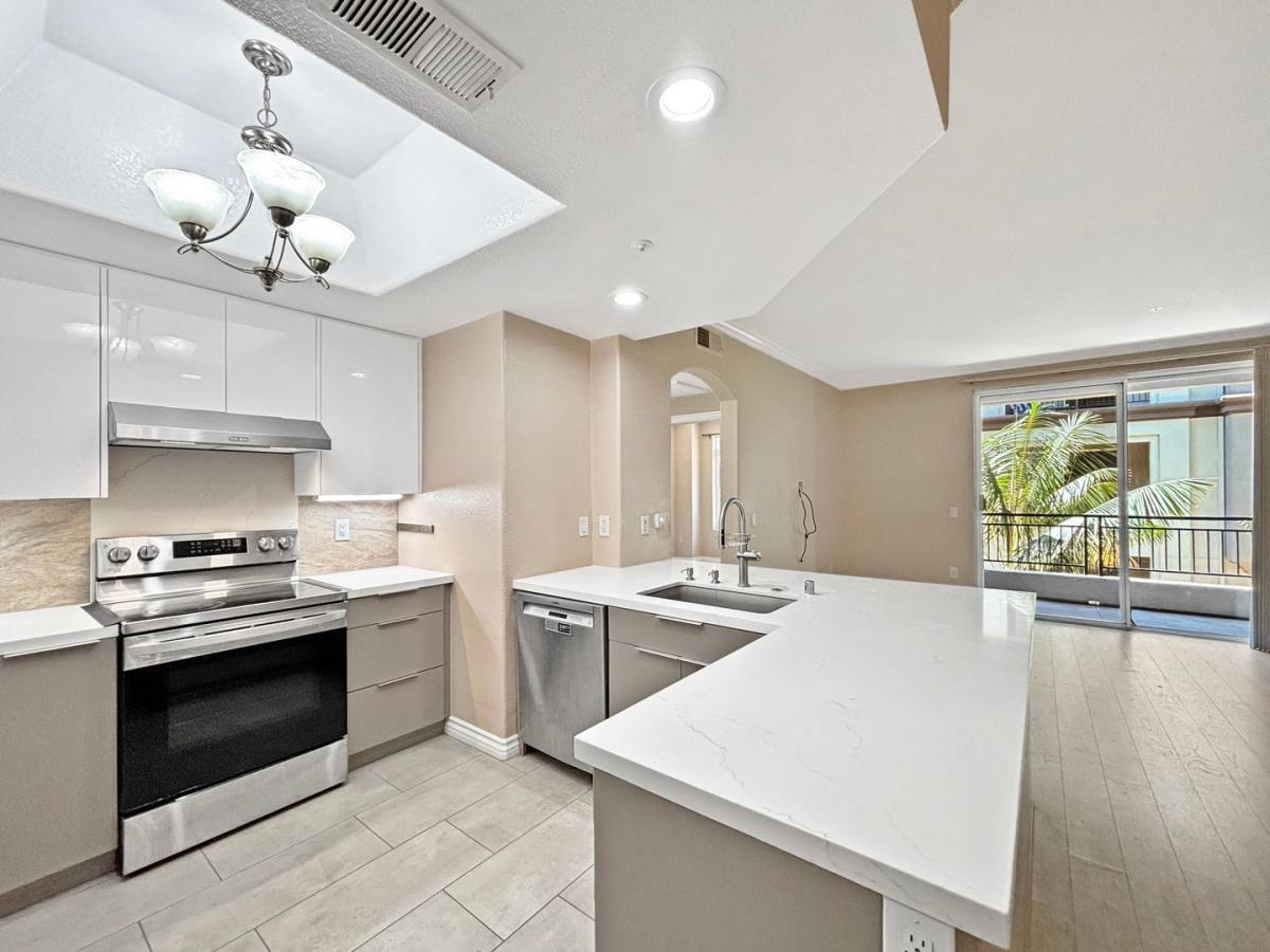 Condo for rent at 4155 Executive Dr #E203, La Jolla, CA 92037