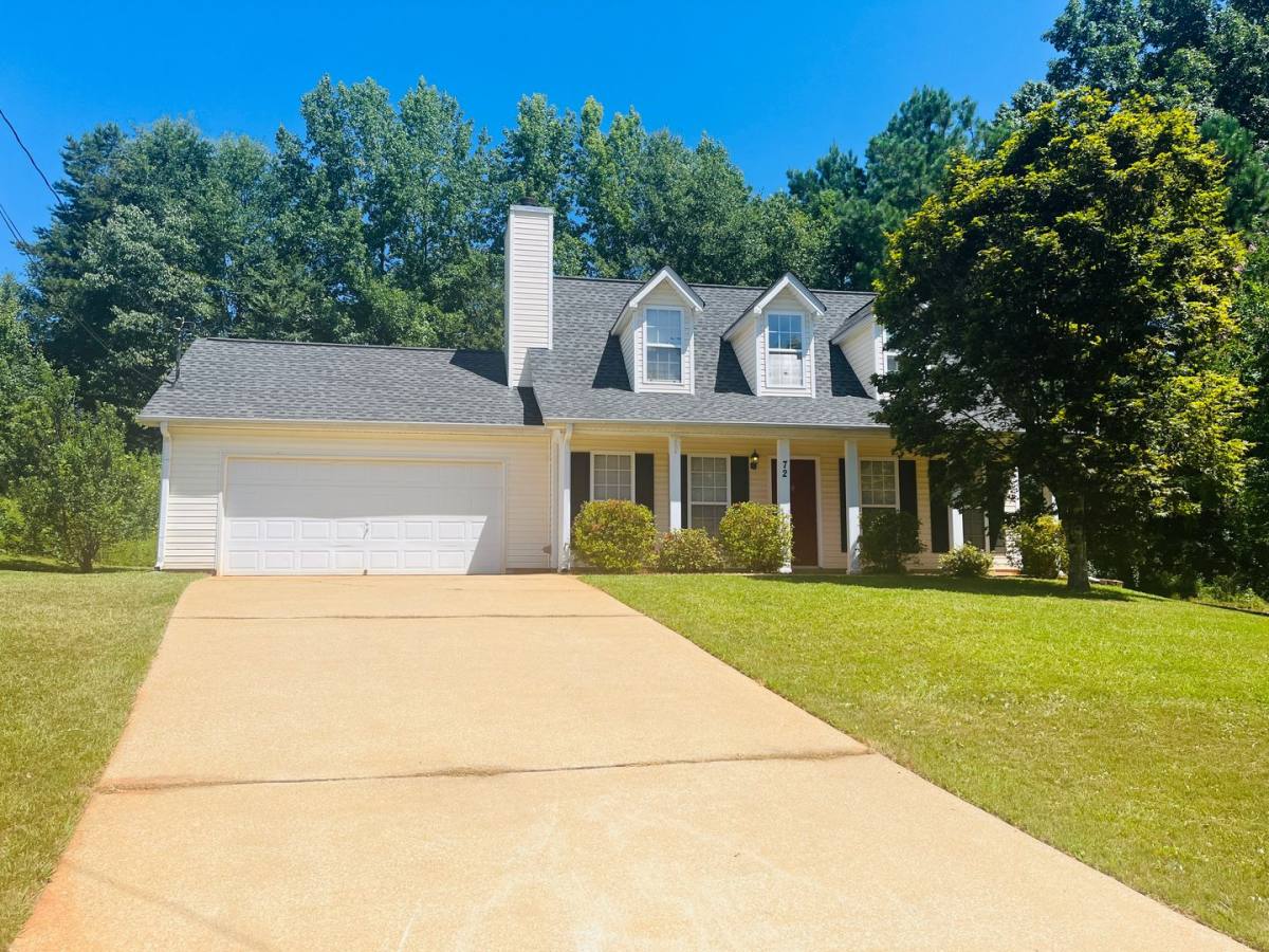 House for rent at 72 Canterbury Dr, Grantville, GA 30220