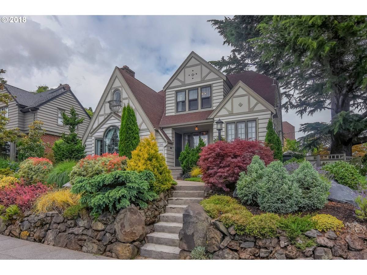 House for rent at 3565 NE Klickitat St, Portland, OR 97212