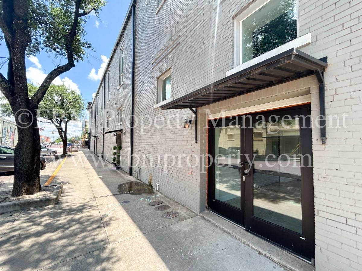 Apartment for rent at 220 N Beaton St, Corsicana, TX 75110