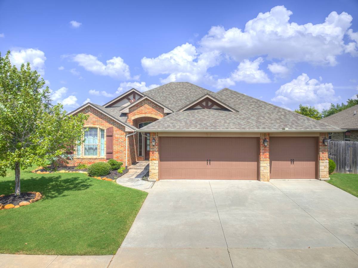 House for rent at 15508 Homecoming Dr, Edmond, OK 73013
