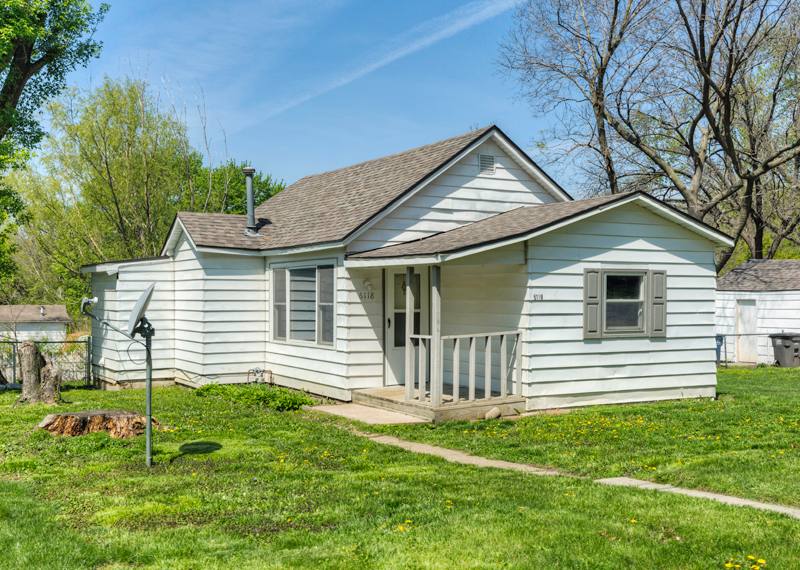 House for rent at 6118 SW 2nd St, Des Moines, IA 50315