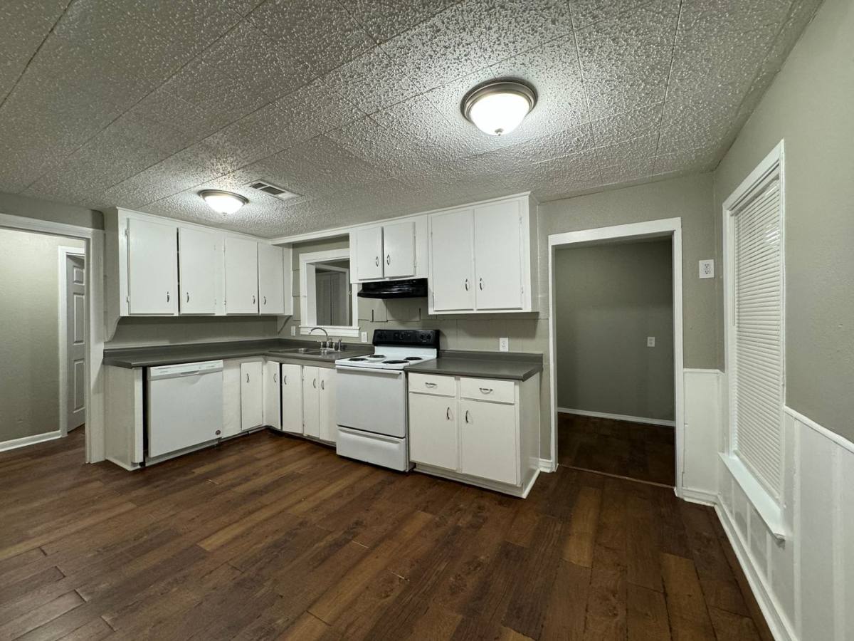 House for rent at 5633 Highland Ave, Haltom City, TX 76117
