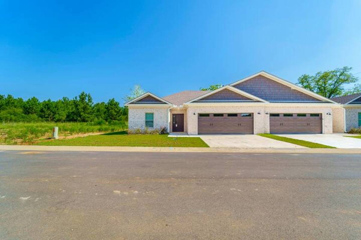 House for rent at 102 Jennie Dr, Dothan, AL 36301
