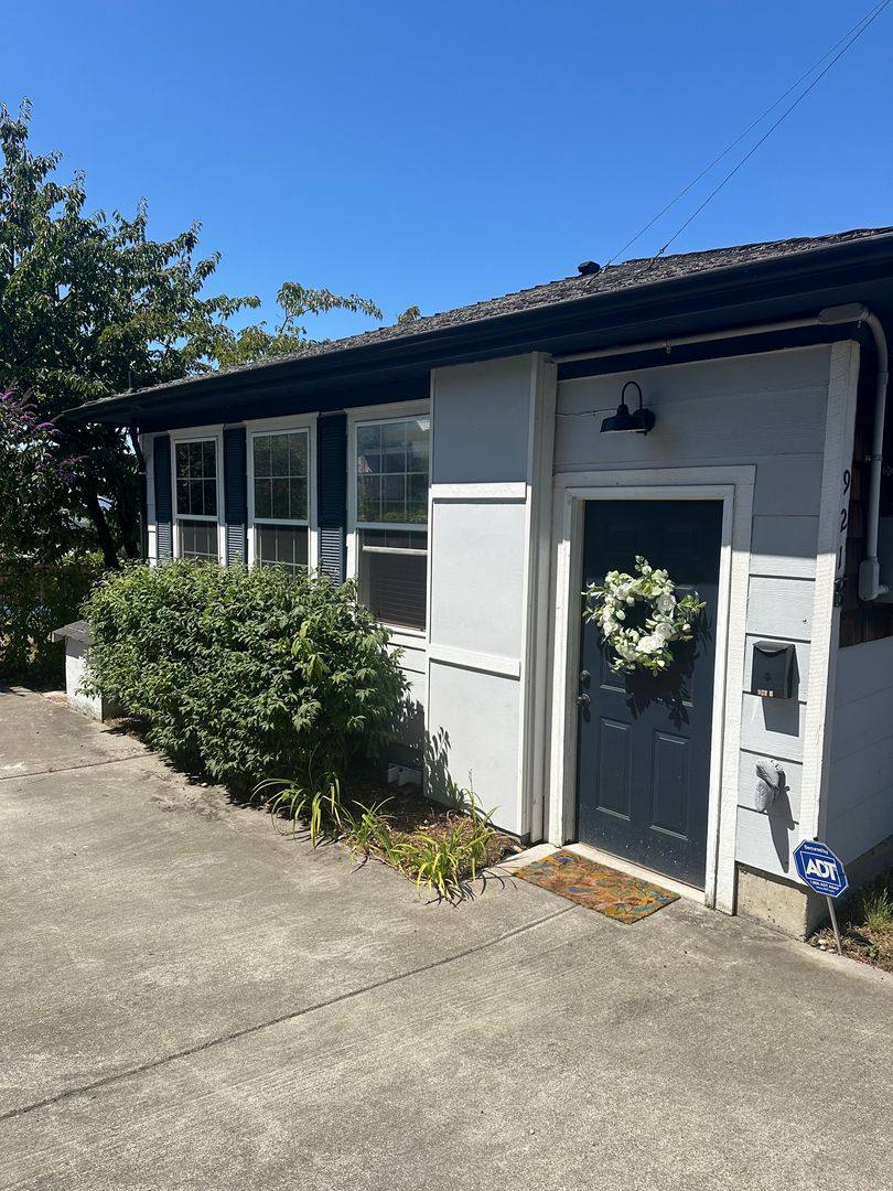 House for rent at 921 Wall St, Everett, WA 98201