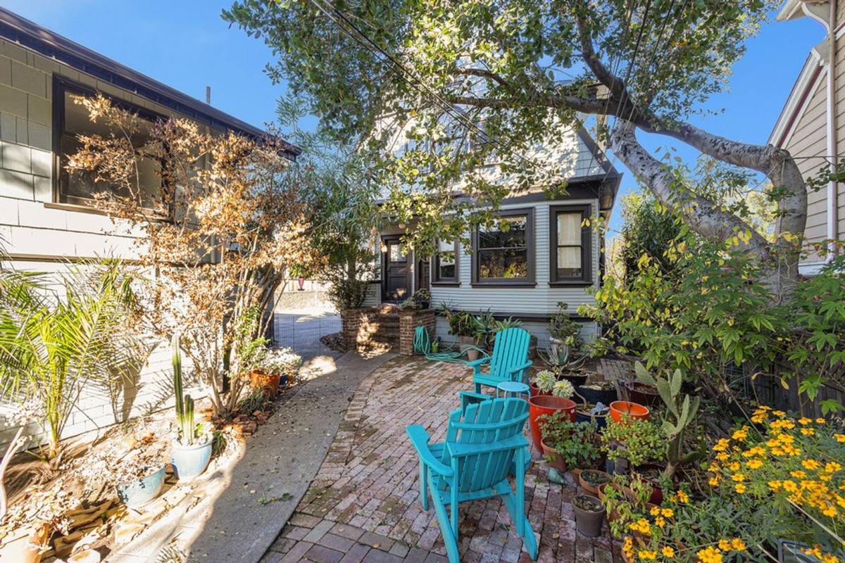 Apartment for rent at 2131 Pacific Ave, Alameda, CA 94501