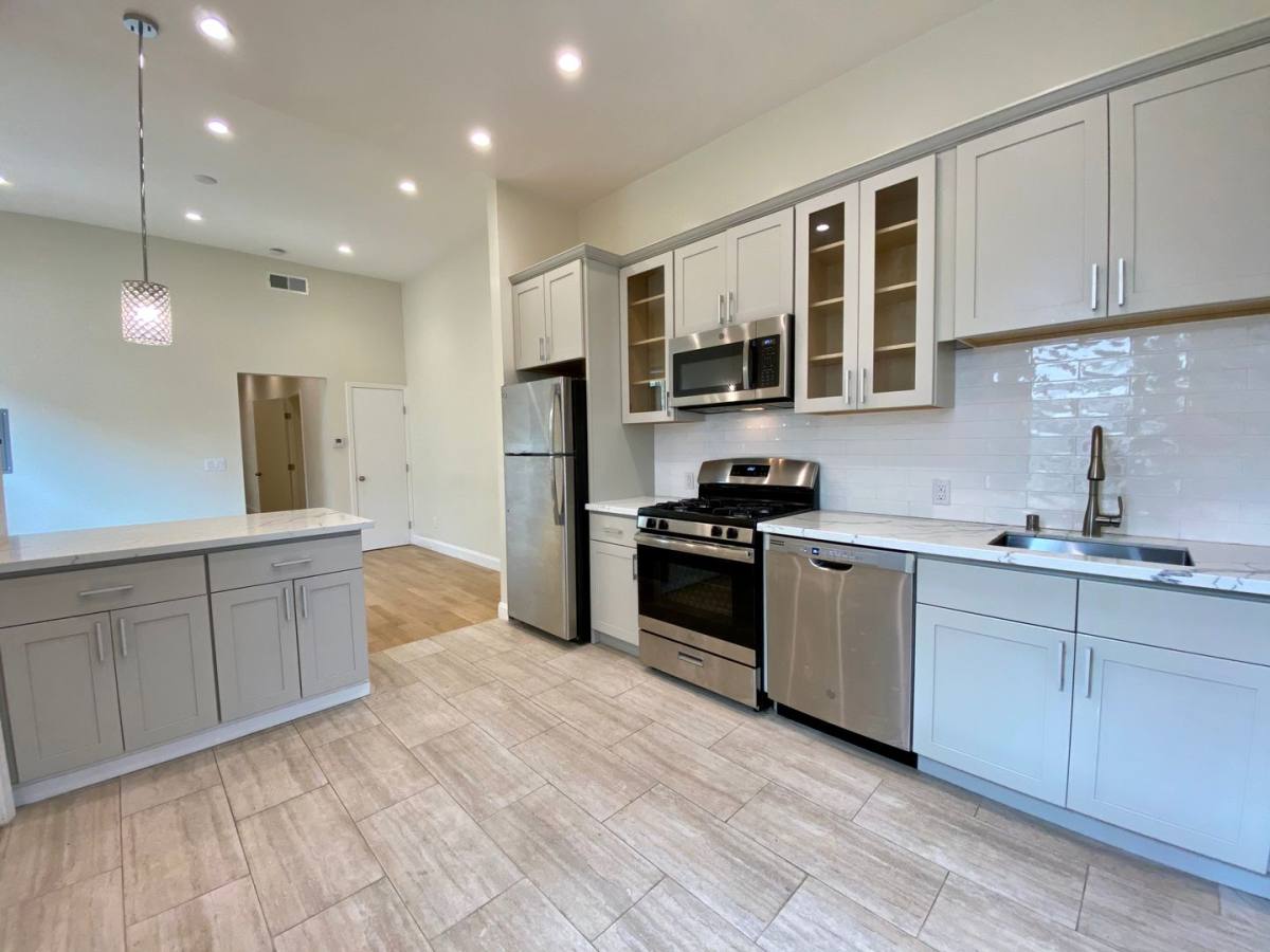 Apartment for rent at 925 Capp St, San Francisco, CA 94110